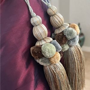 Elegant tie-back Blue and Brown Decorative Pillow/Drapery Tassels